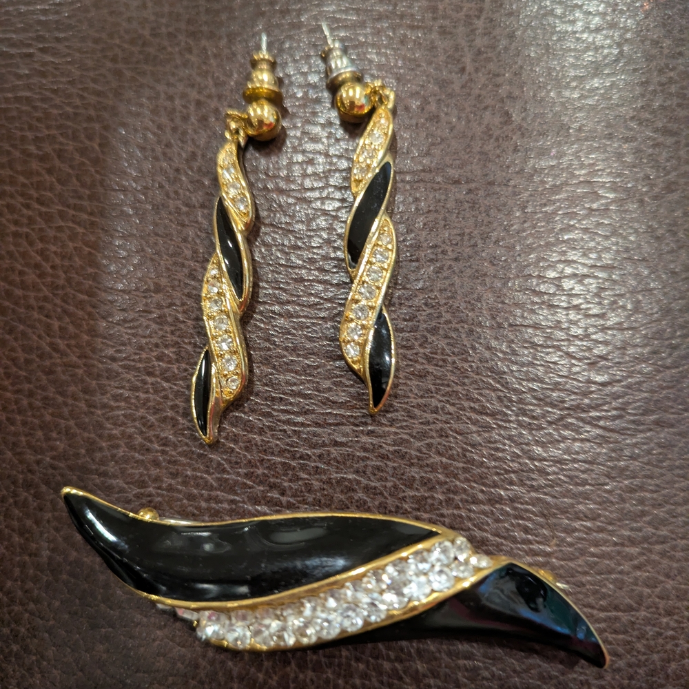 Vintage Black Enamel and Gold Twisted Earrings 2" Long And Brooch 2.5"